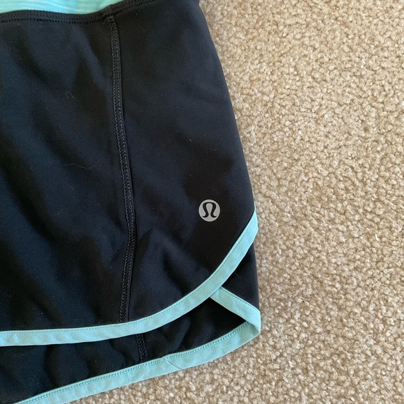 Lululemon speed up short Sz 4 - Picture 3 of 5